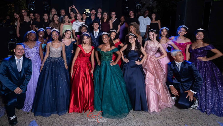 “As 15 Primaveras”, David Santiago realiza sonhos de 15 meninas das comunidades do RJ