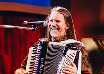 Dorgival Dantas apresenta “Raízes Vol. 3” com Solange, Taty Girl, Eliane e Joyce Alane