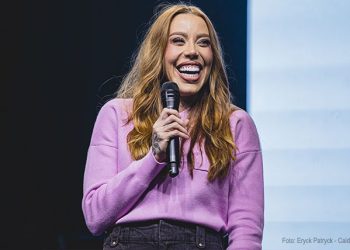 Julliany Souza se junta a Gabriela Rocha, Nívea Soares e Diante do Trono em audiovisual