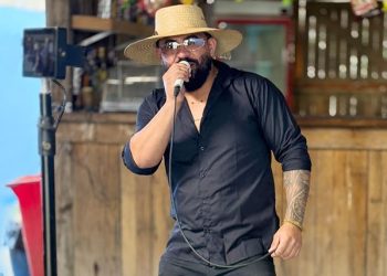 De empresário a cantor: Seresta do Barba estreia na música com EP de sofrência