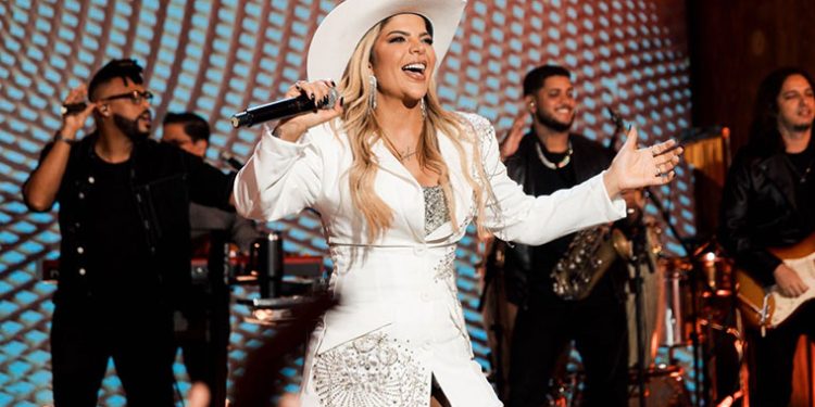 Paula Mattos conclui “Eita Resenha” em projeto com grandes vozes