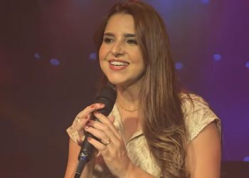 Andreza dá início a nova fase na carreira com o lançamento do single “Uma Lágrima”