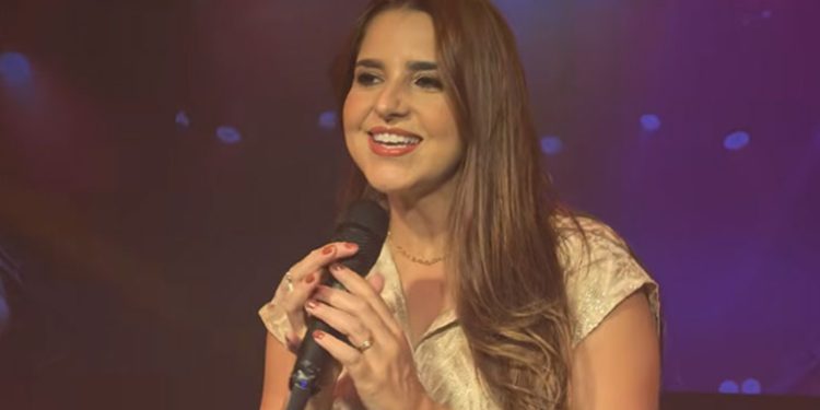 Andreza dá início a nova fase na carreira com o lançamento do single “Uma Lágrima”