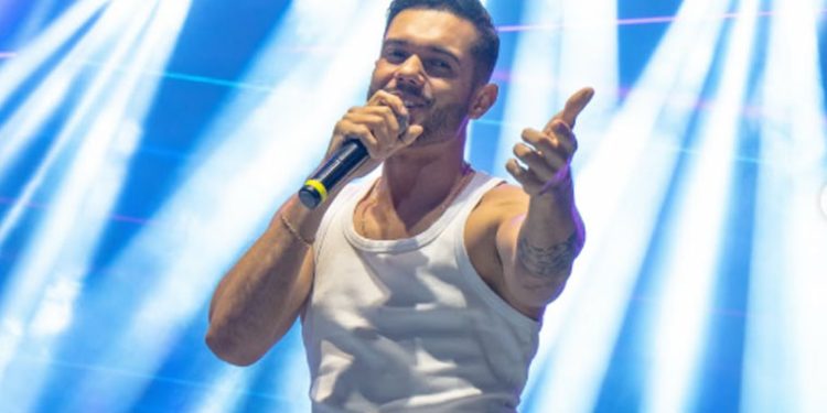 Íkaro Mendes leva o arrocha baiano para o mundo com releituras de sucessos internacionais
