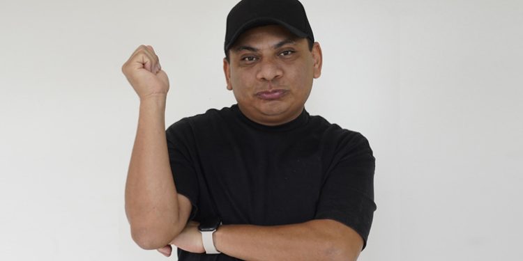 Influencer e humorista Assis Incubado chega para turnê em São Paulo